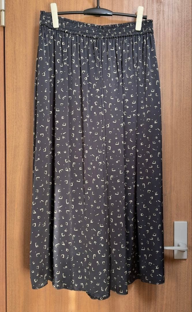 自由区【ウエストゴム・洗える】セミブライトサテンギャザー パンツ