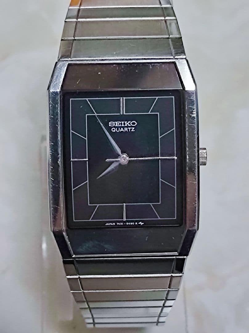 SEIKO クォーツ 腕時計 スクエア ブラック文字盤