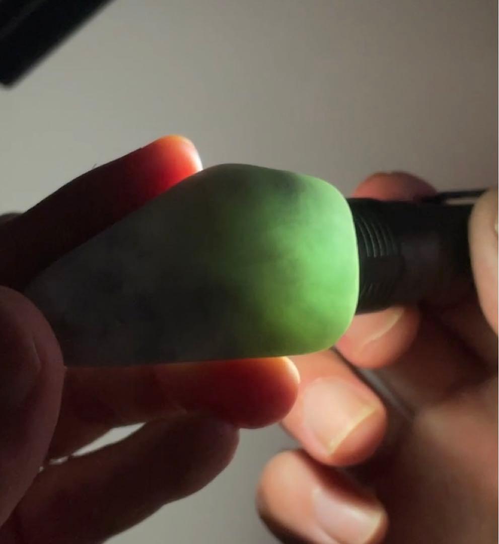 糸魚川翡翠 ヒスイ 原石 69g 薄い緑×黒×白