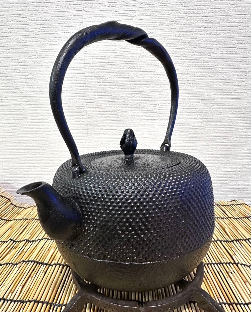 未使用品　南部照光堂造　１５型アラレ　南部鉄瓶　南部鉄器　鉄瓶　調理器具