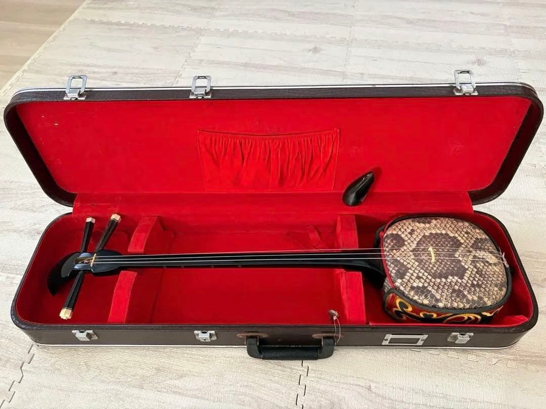 三線 本体 専用ハードケース付き 人口皮 - メルカリ