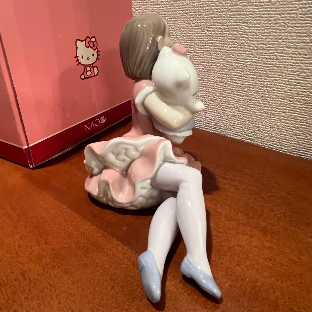 新品 未使用 ハローキティ リヤドロ NAO 陶器 人形 サンリオ コラボ