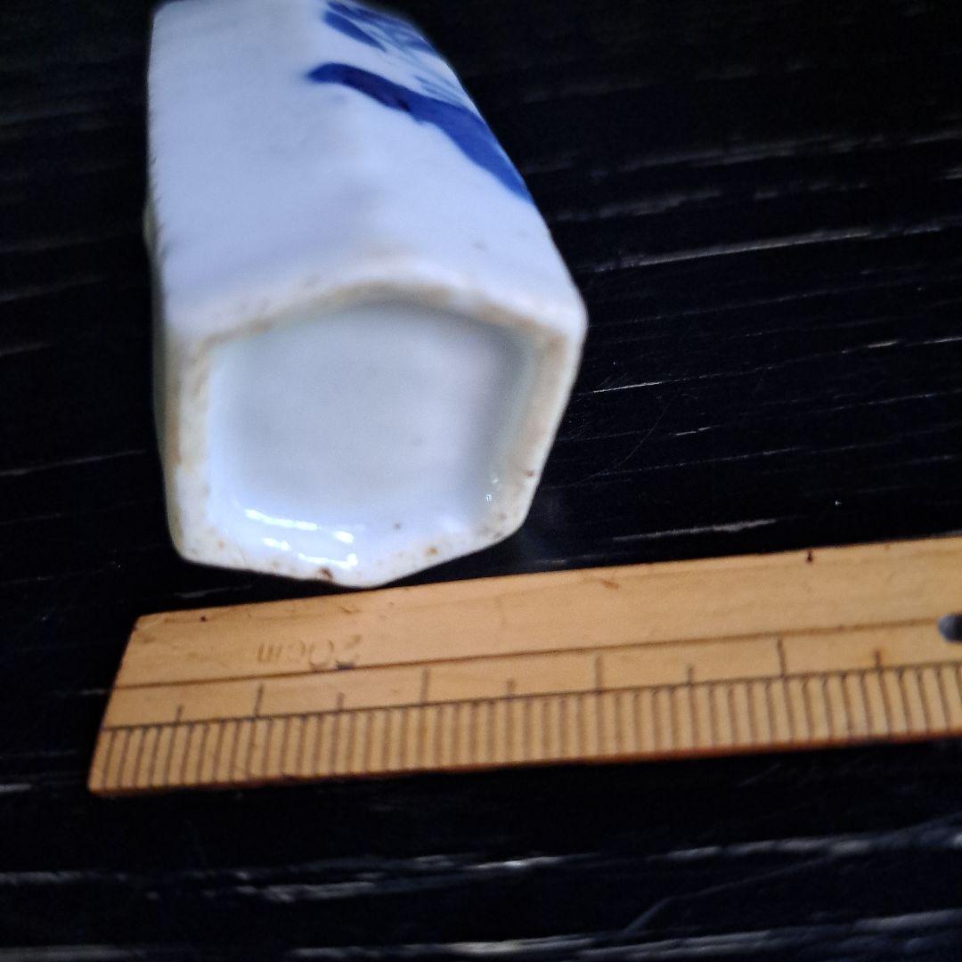 中国古玩 小品飾壺 極上 六角瓶 乾隆時代 白磁人物図 染付青磁