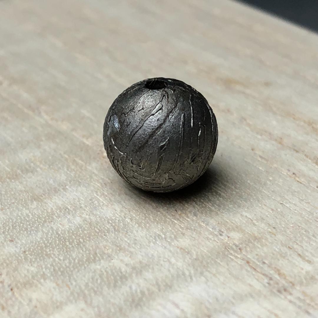 ハ*ル様 アルタイ隕石 鉄隕石 ギベオン 原石 メテオライト 球体と立方体の