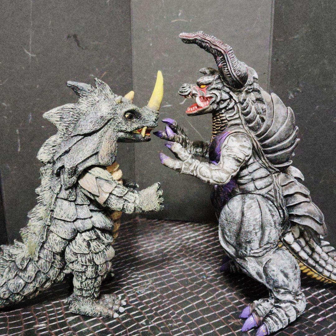 上野淳子ウルトラ怪獣旧型ソフビ確認画像