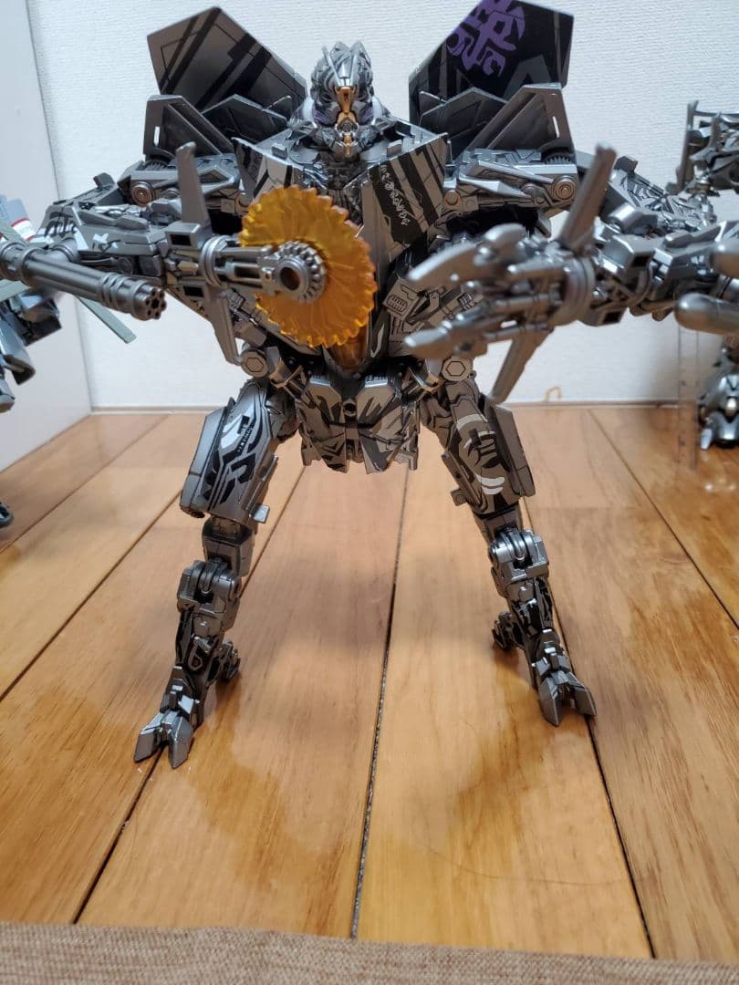 激レア　刺青塗装バージョン スタースクリーム風ロボット