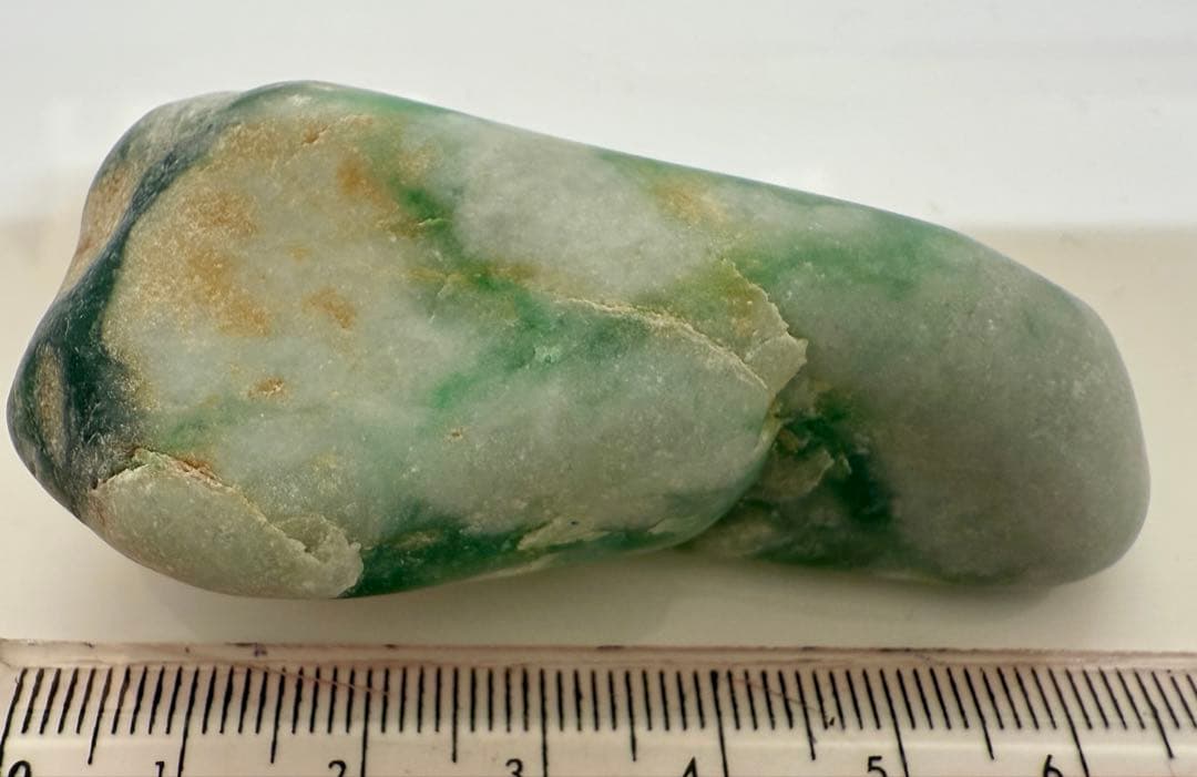 新潟県糸魚川市玉ノ木海岸産宝石質ヒスイ輝石岩 - メルカリ