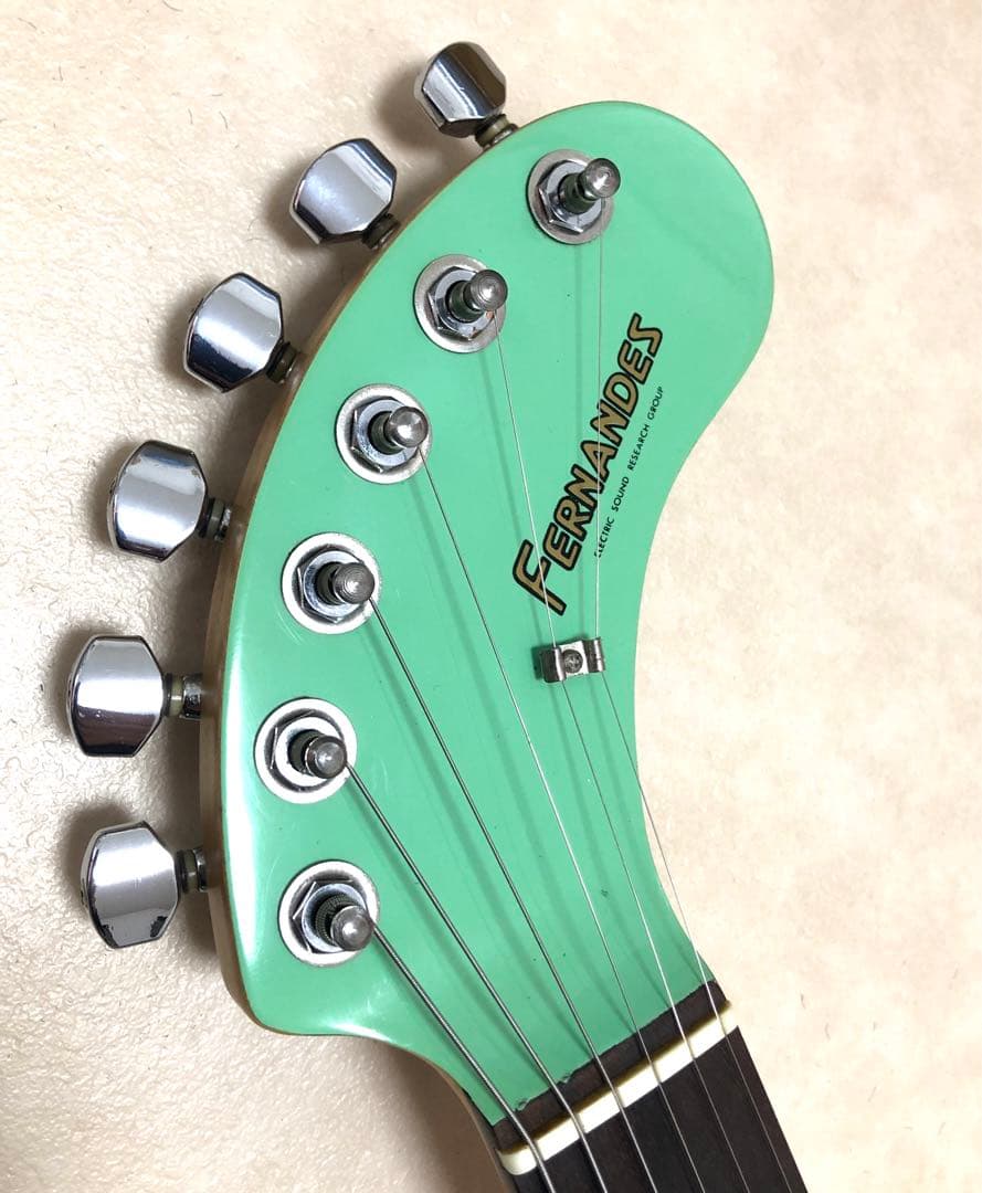 【美品】ZO-3 グリーン アンプ内蔵ミニギター ディストーションSW付 ケース