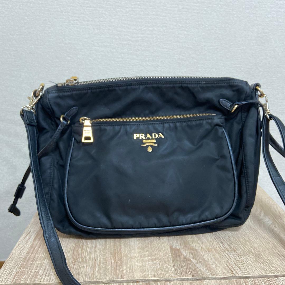 PRADA ブラックショルダーバッグ