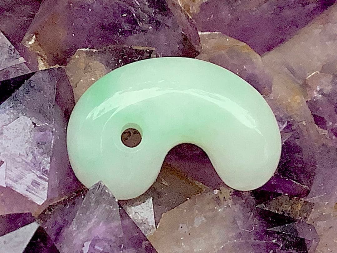 ✳一生物の守護石の高級勾玉を卸し値で‼️ 糸魚川翡翠極上品外部鑑定