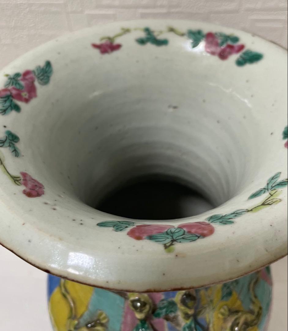 中国 旧家蔵出し 清時代 粉彩 双耳 牡丹花卉紋瓶骨董品。