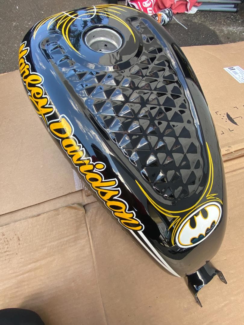 スポーツスターハーレーダイヤモンドカスタムタンク3.3ガロン凹凸柄