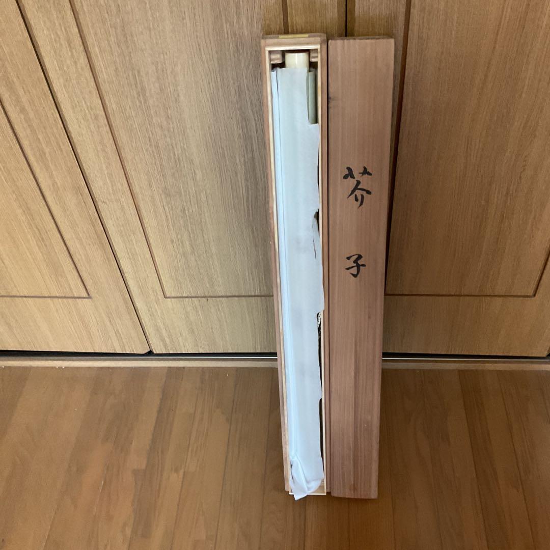 梅 荘 作 絹本 彩色 密画 《 芥子の花図 》 共箱 軸先鹿軸