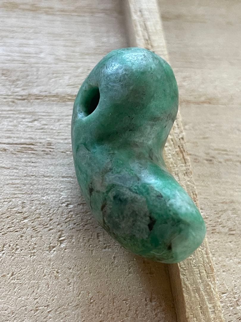 縄文〜弥生時代勾玉翡翠緑色石