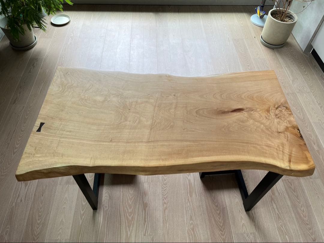 無垢材 一枚板　ダイニングテーブル　70〜75cm ×137cm ×高さ70cm