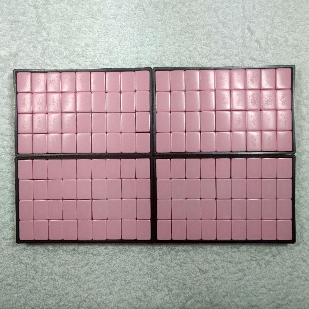 背面の色がピンクの麻雀牌セット