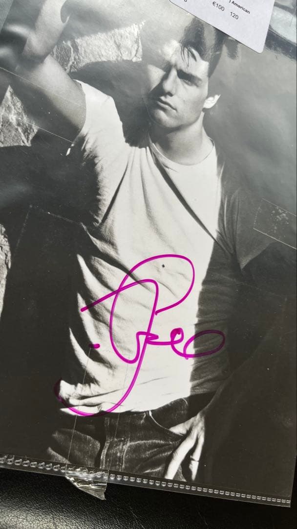 トムクルーズサイン入りモノクロポートレート