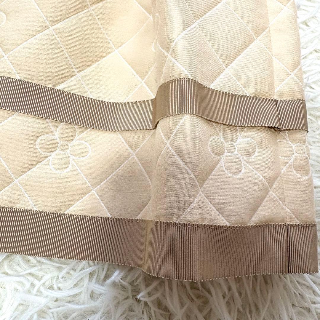 【未使用品】リボン　花柄　キルト風ジャカード　エムズグレイシー　スカート　パール