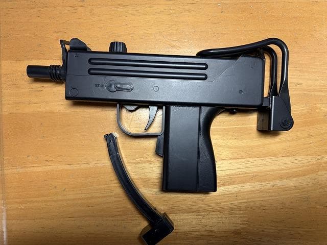 あ*き様 ジャンク扱い・10禁エアガンセット+ホルスター+ライフルケース等