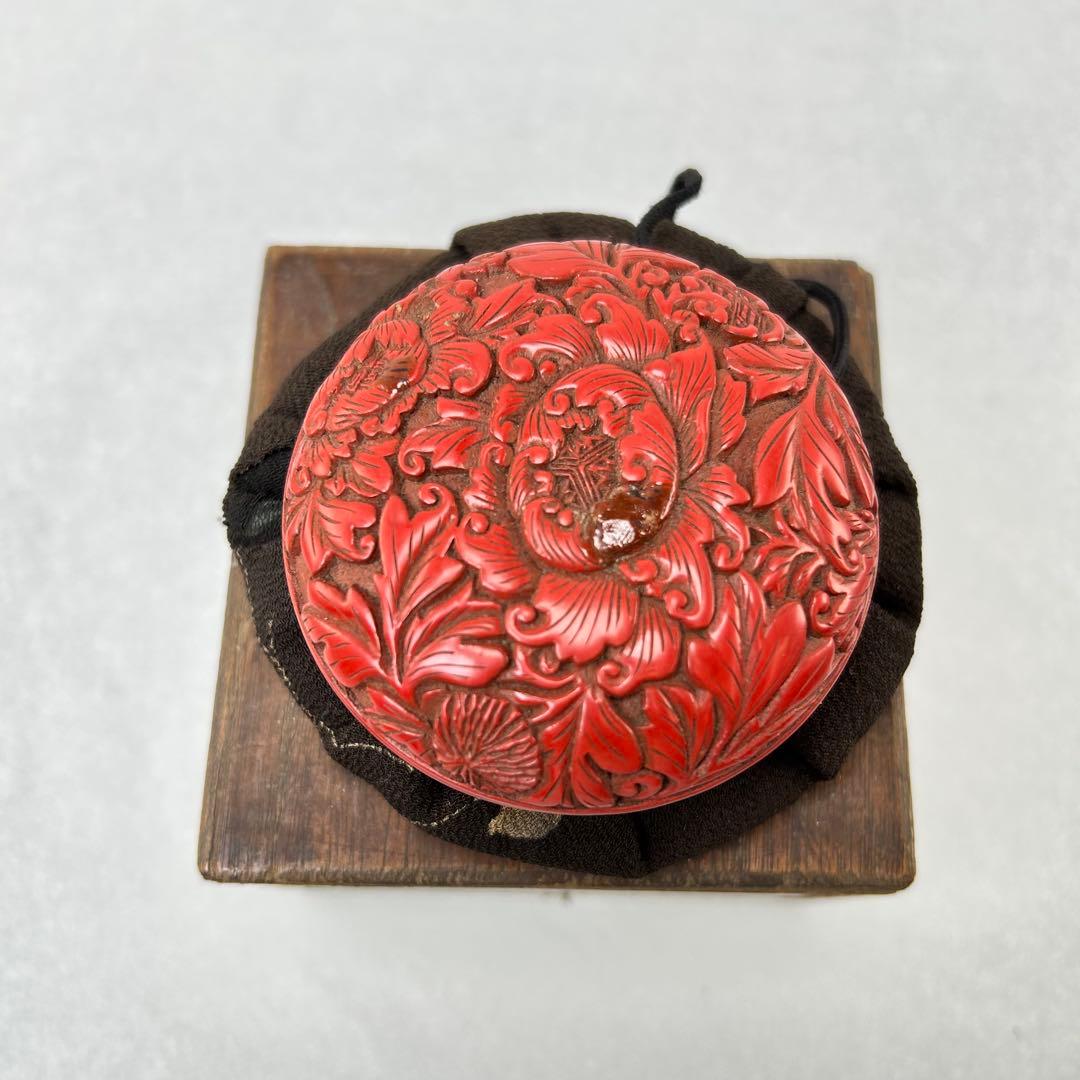 A014無形文化財村上堆朱　香合　泉山作　牡丹に唐草