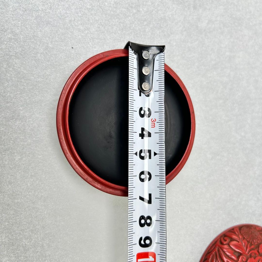 A014無形文化財村上堆朱　香合　泉山作　牡丹に唐草