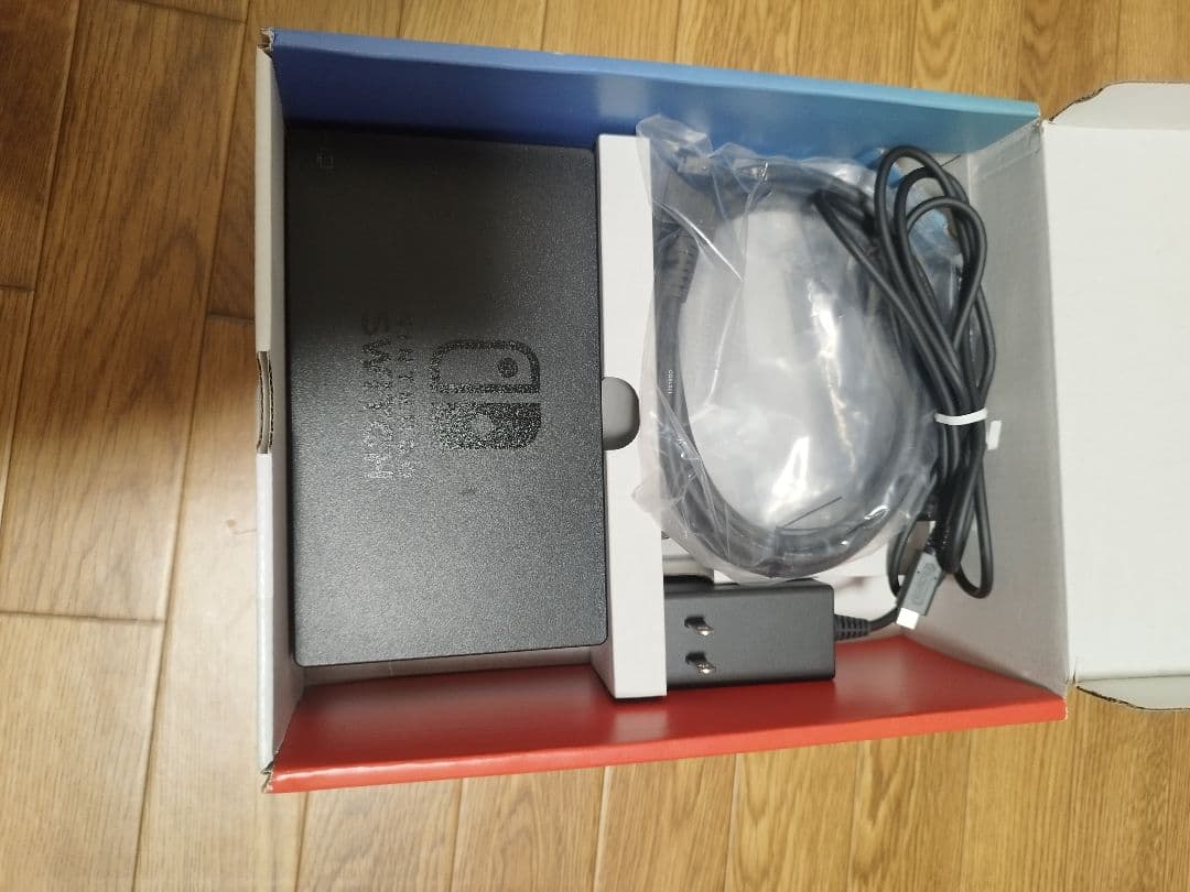 任天堂●ニンテンドースイッチNintendo Switch本体●中古美品箱有り