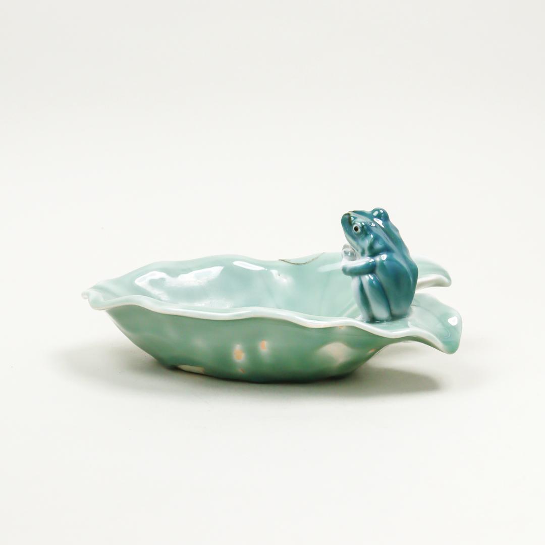 深川製磁 蛙細工付葉形鉢 トレイ 小物置き