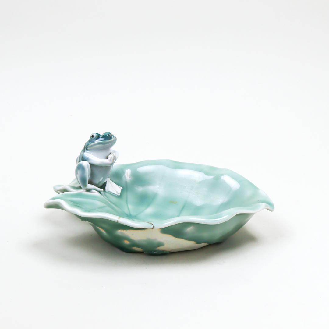 深川製磁 蛙細工付葉形鉢 トレイ 小物置き