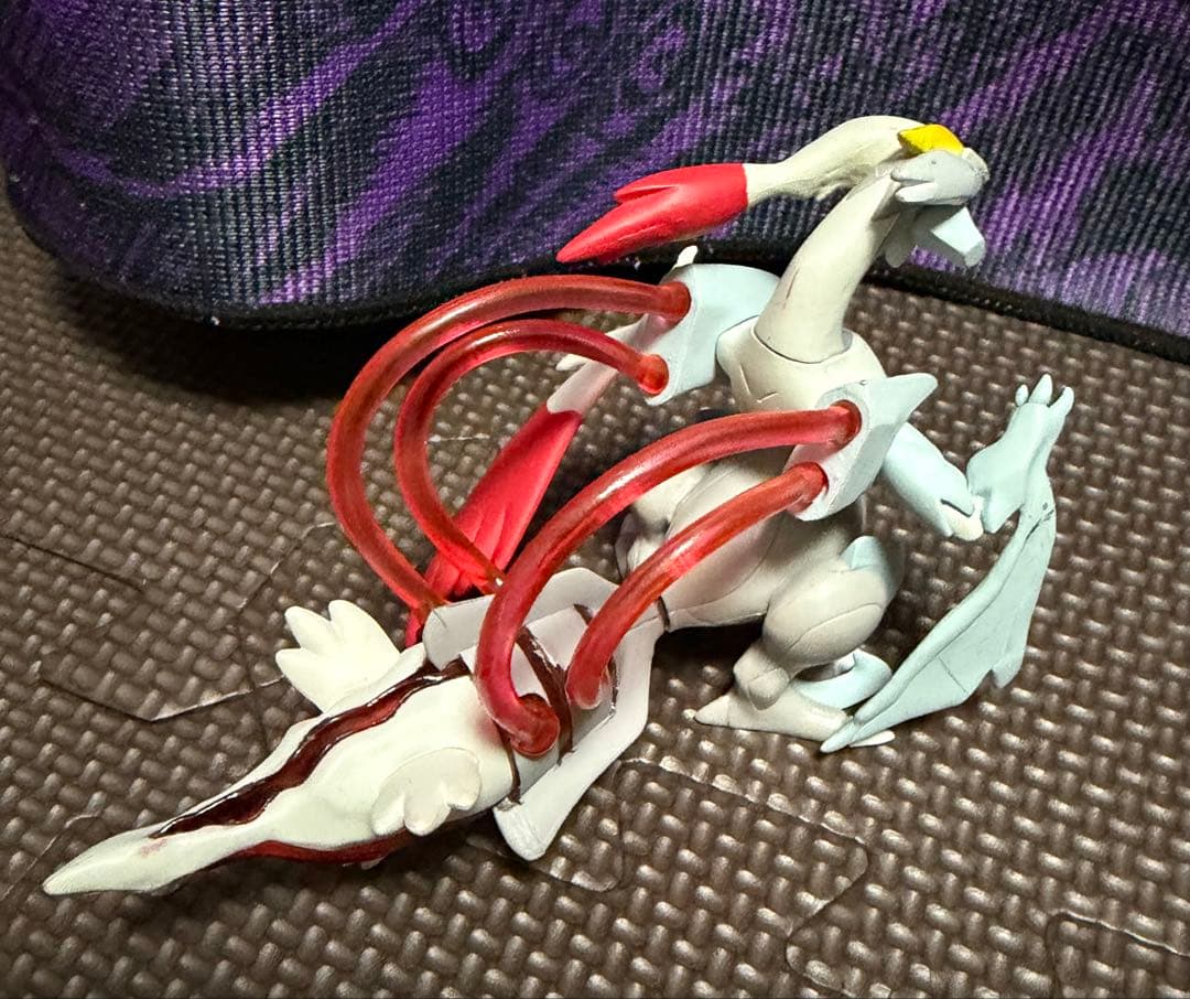 立体ポケモン図鑑 ホワイトキュレム オーバードライブ - メルカリ