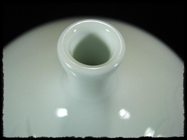 中尾 恭純 白磁牡 丹彫壷 師井上萬二 花器 hk459 - メルカリ