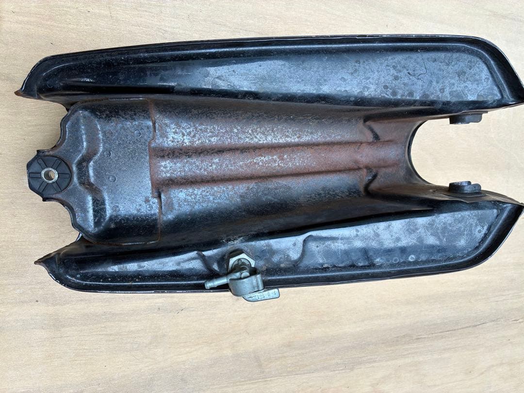 Ape バイクタンクキャブ車用黒/オレンジキャップ鍵付き