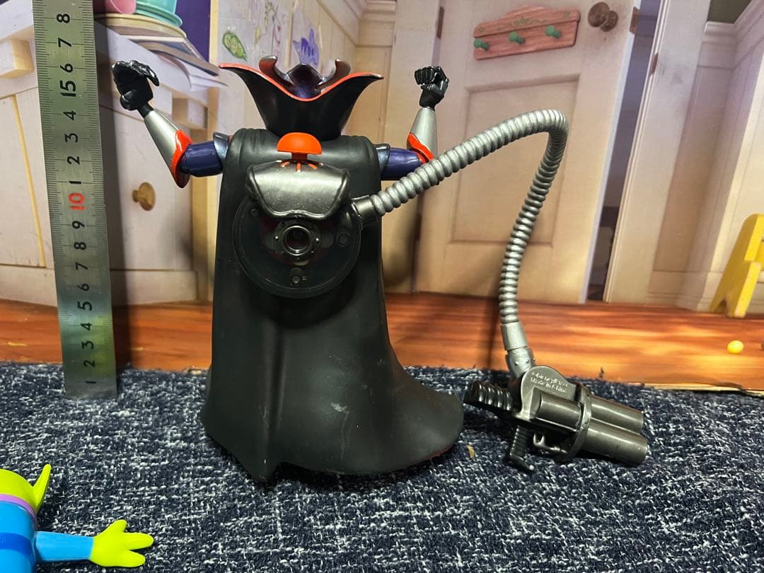 ディズニー　トイストーリー　ザーグ　エイリアン フィギュアセット