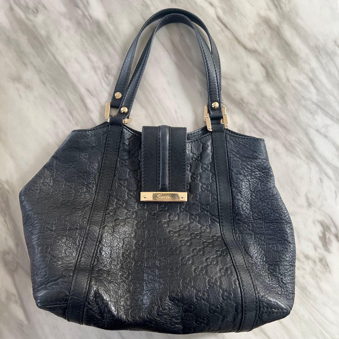 Gucci 黒 ロゴ入り ハンドバッグ
