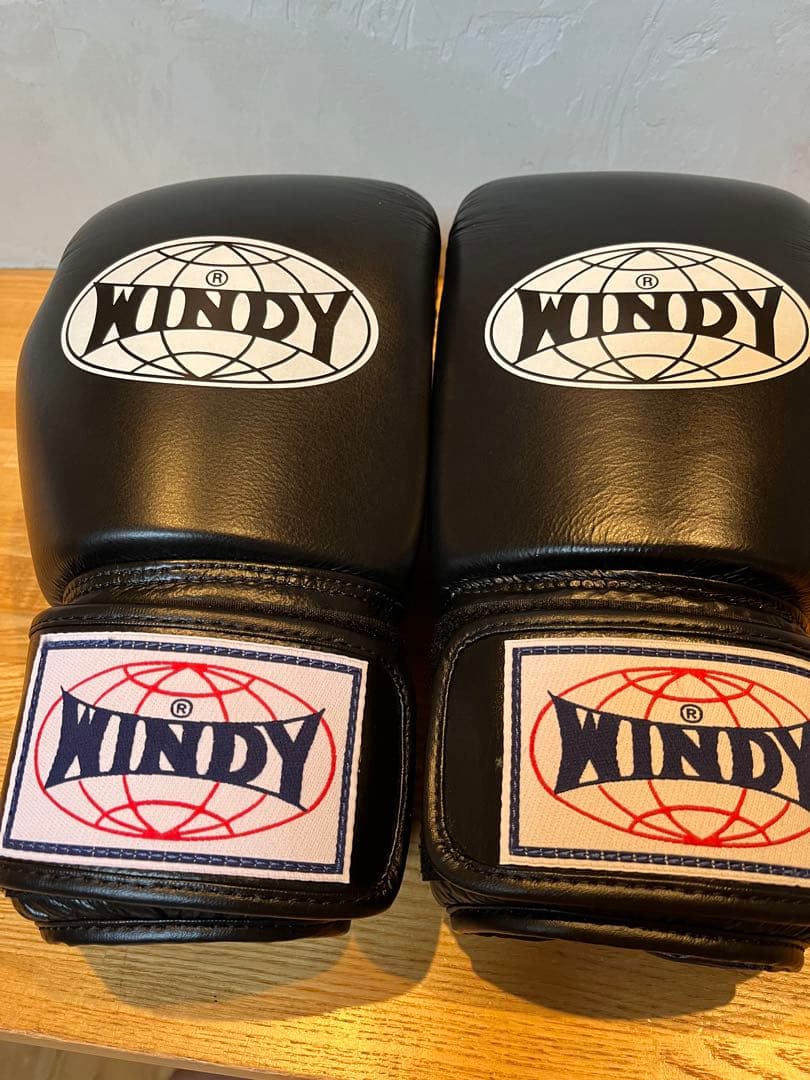 未使用品　新品13800円　WINDY ボクシンググローブ 黒 14オンス WINDY ボクシンググローブ ブラック 14オンス Amazon.co.jp