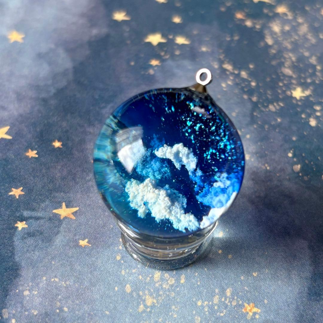 356幻想的な空玉レジン☆雲レジン ネックレストップ レジンアクセサリー