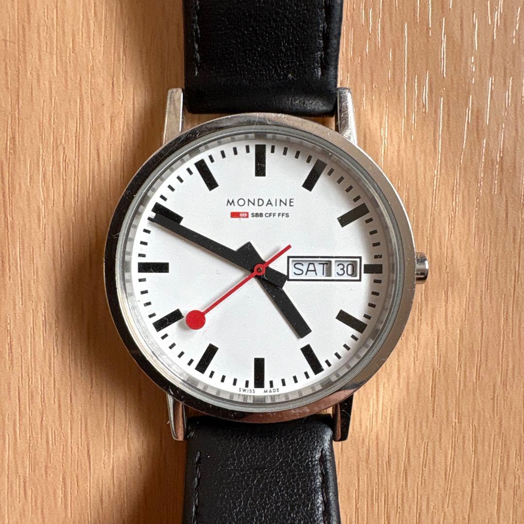 MONDAINE モンディーン　スイス製 時計 レザー