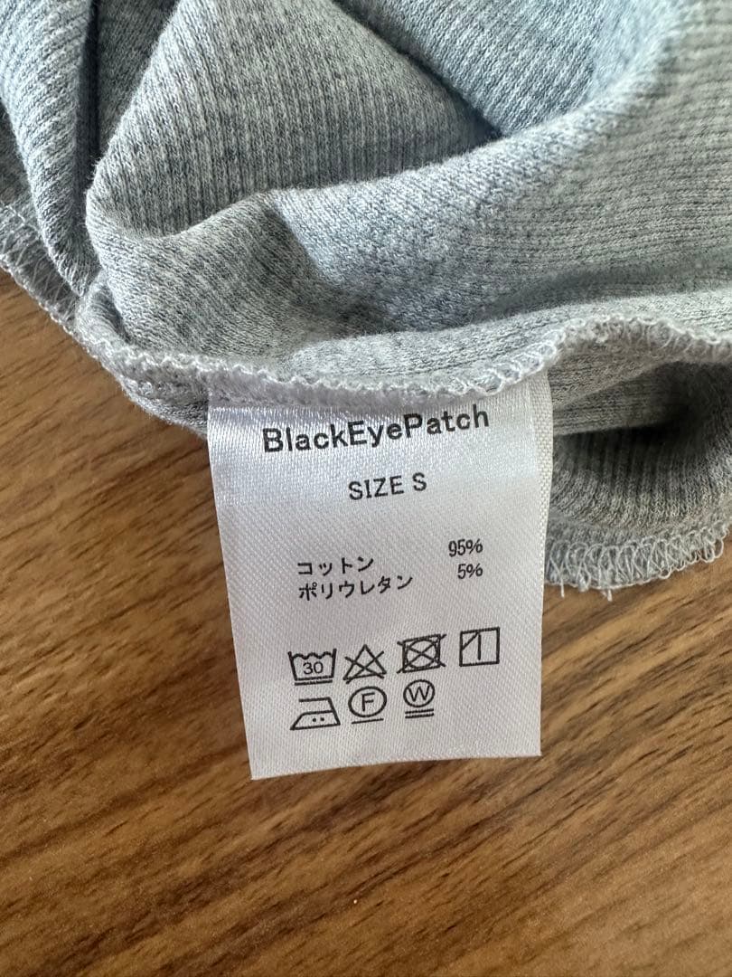 Black Eye Patch タンクトップ グレー　LANA着用