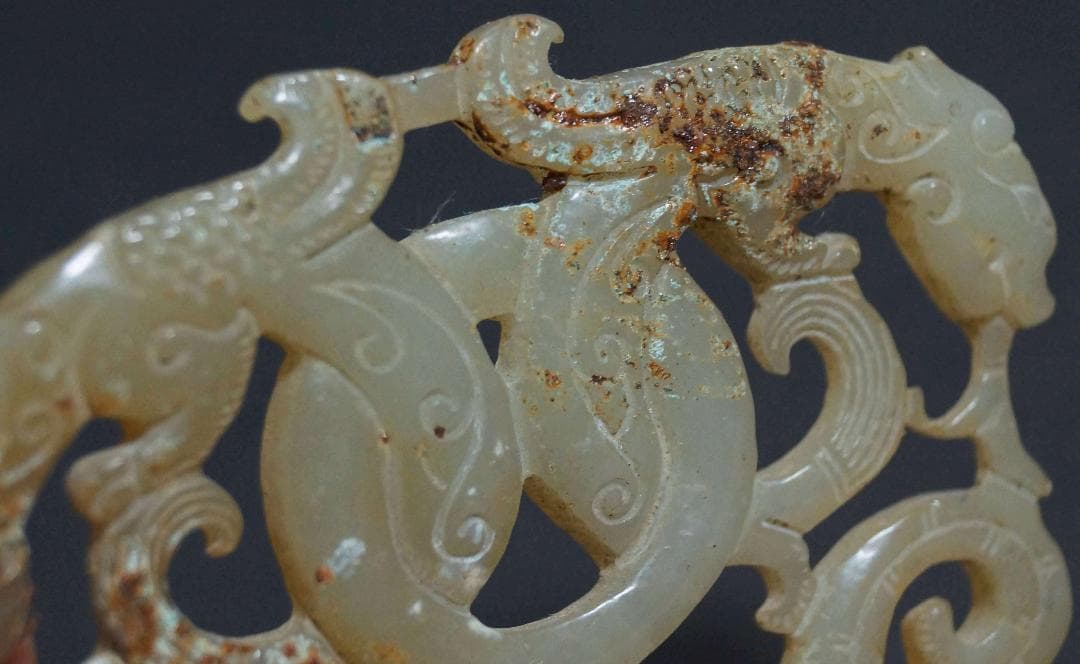 古玉 和田玉(ホータン)細工透かし彫り『獣』根付 緒締玉 玉佩 提げ物