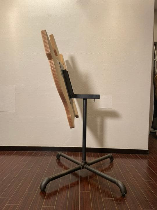 これは珍しい♪異形カフェテーブル インダストリアル ロデオクラウンズ