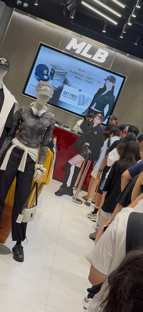 ツ*エ様 MLB×aespa カリナ KARINA LAグレー 57 日本未発売 - メルカリ