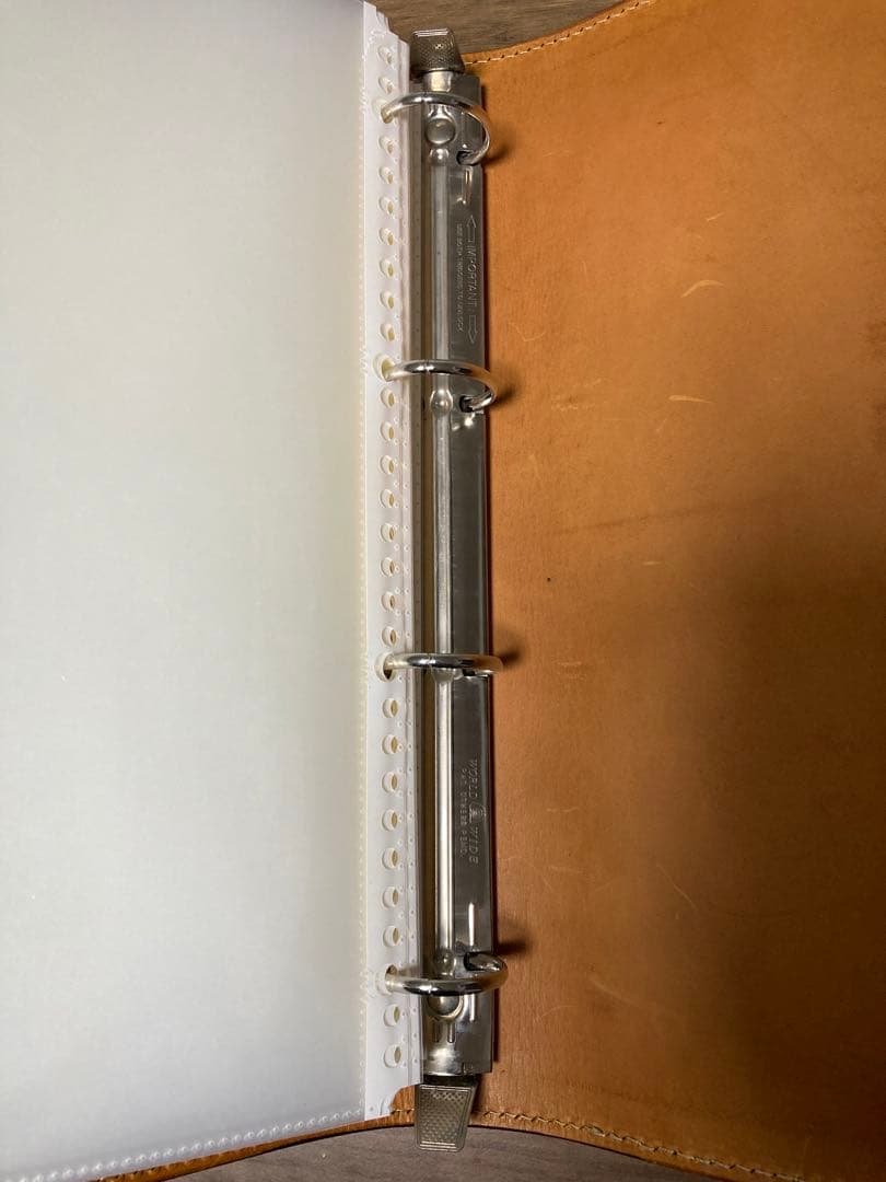 バインダー　レザー　A4 UNUSED