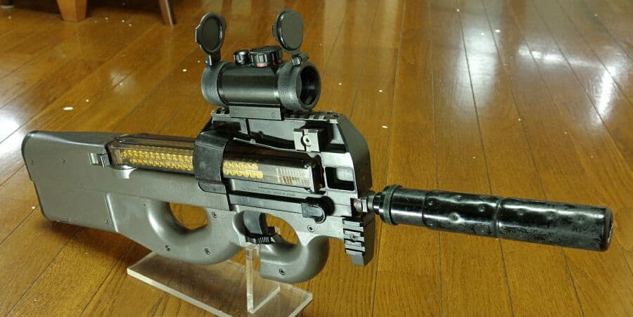 東京マルイ P-90 TR 300連射マガジン&ドットサイト付き