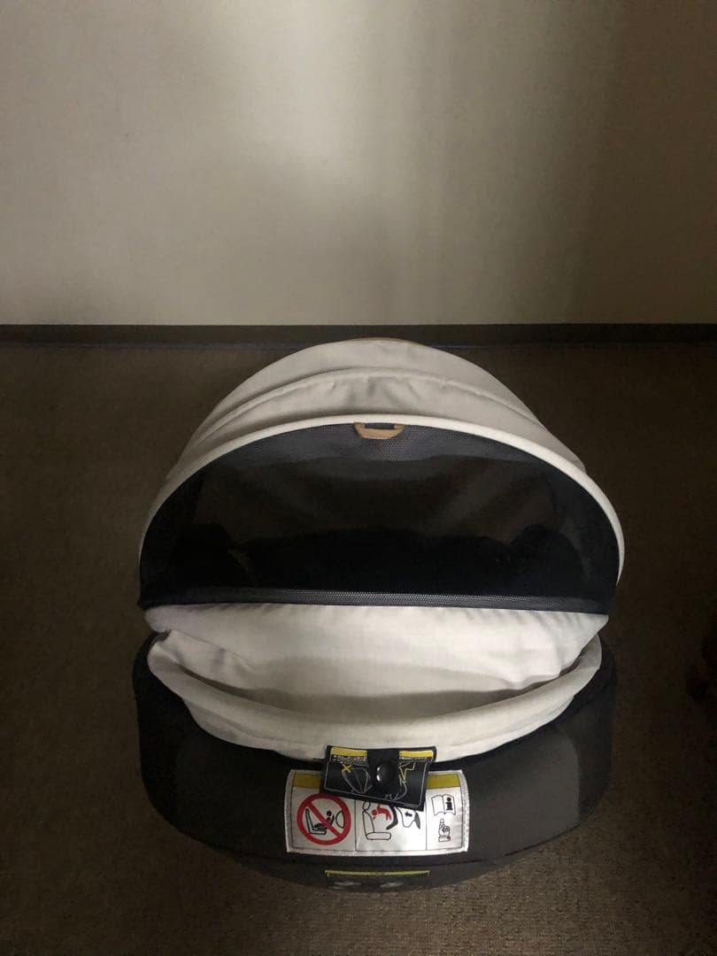 譲渡先交渉中/ Combi 車用チャイルドシート 黒/白　ザS