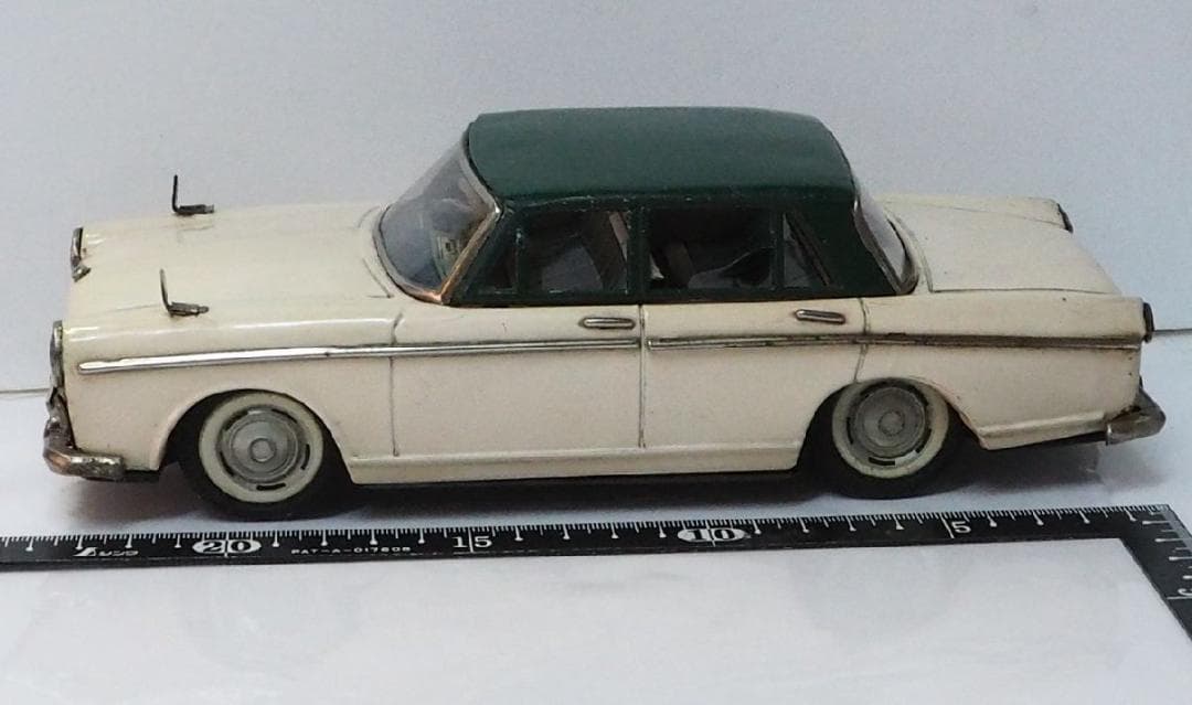 うおち　　当時物【イスズベレル緑/白】ブリキ製フリクションミニカー【箱無】