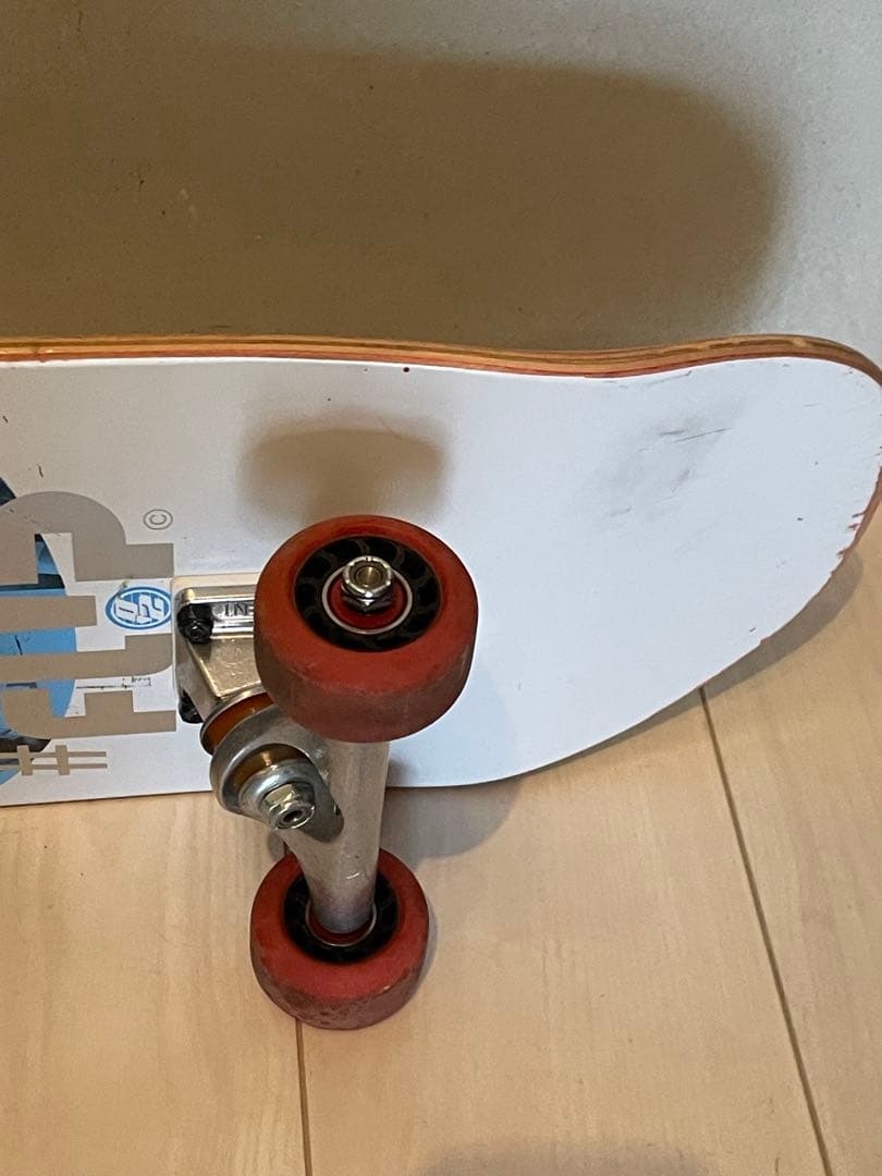 FLIPスケートボード　完成品　8インチ　INDEPENDENT チタニウム