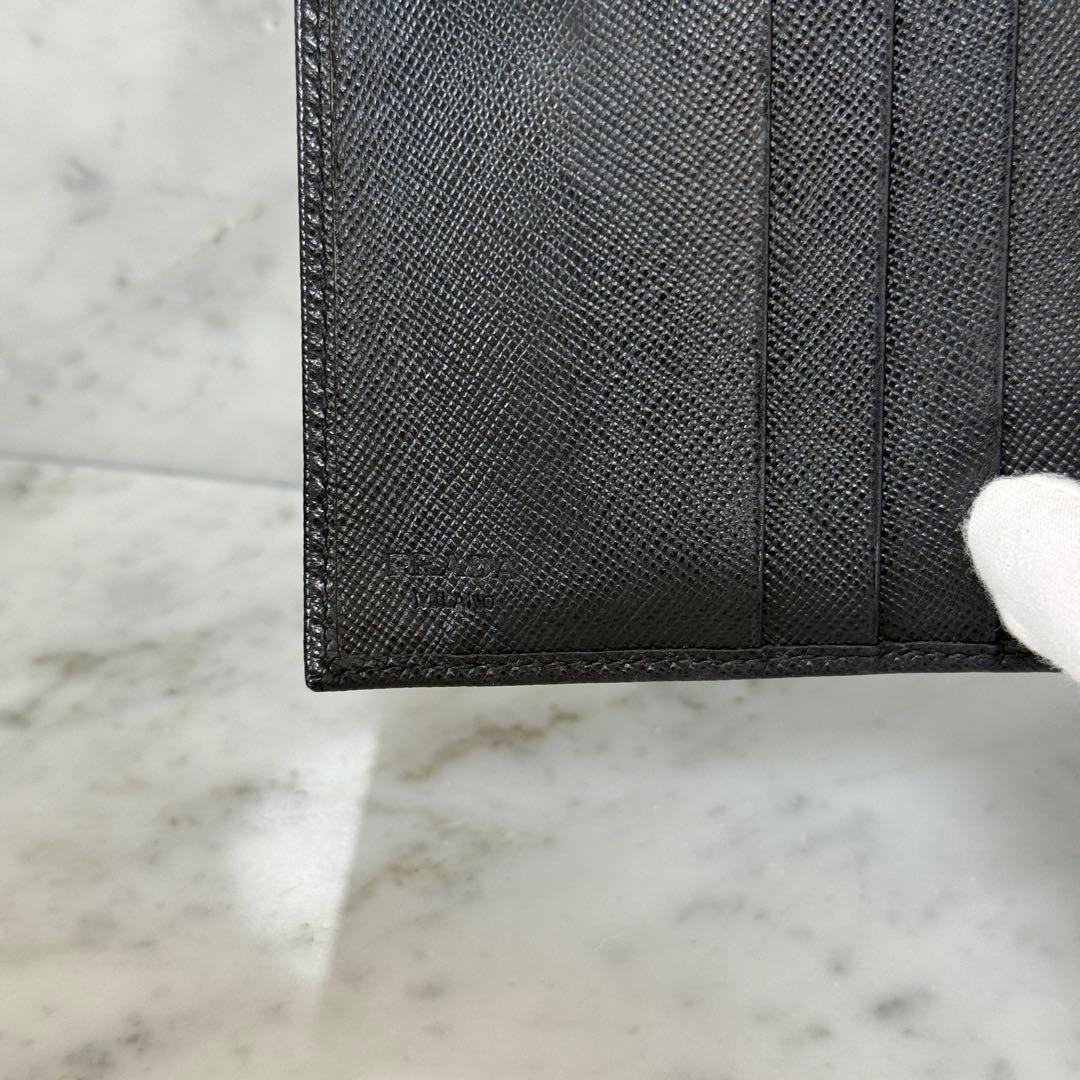 PRADA プラダ 三つ折財布 ブラック 黒 サフィアーノ トライアングル