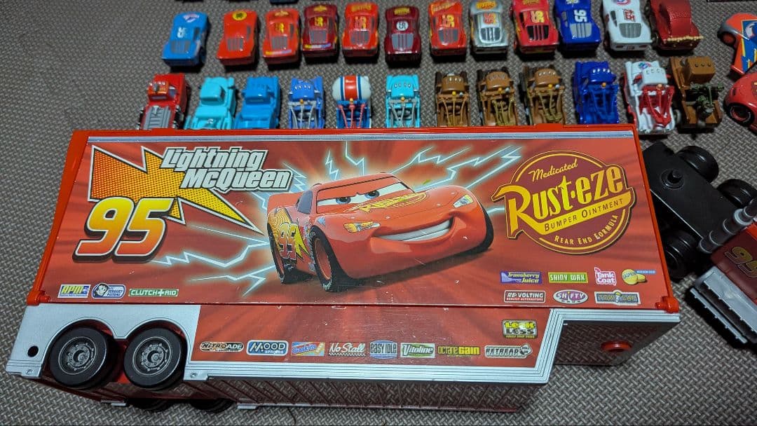 トミカ　カーズ　 約50台とマックトレーラー　バッグ付き　USED　まとめ売り