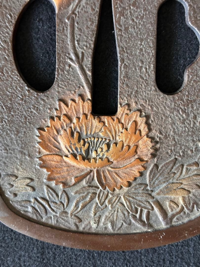 大型鍔　飾り鍔　鉄地 牡丹鳥紋 直径約28cm*25cm つば 重量2.5kg