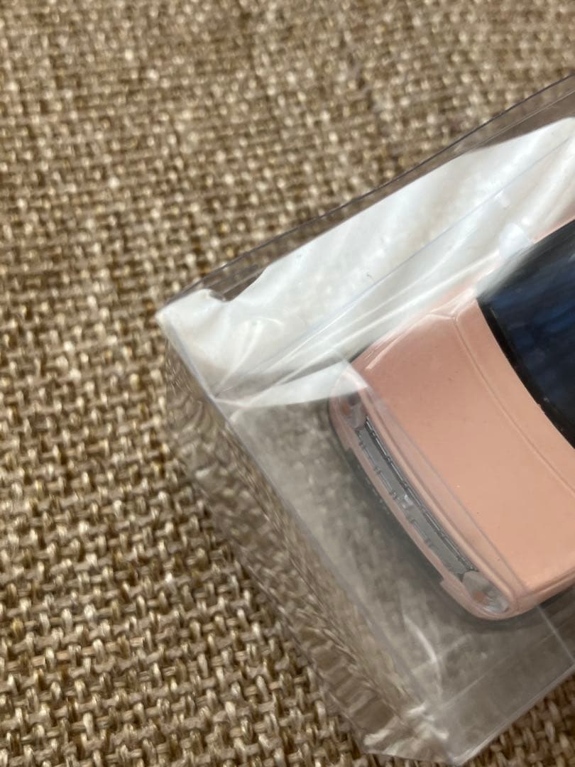 箱付き スズキ　Lapan　ピンクと白のSUVスタイル ミニカー[非売品]