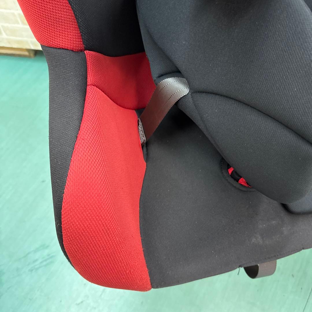 Combi 車用チャイルドシート 黒/赤　ウィゴー　新生児から